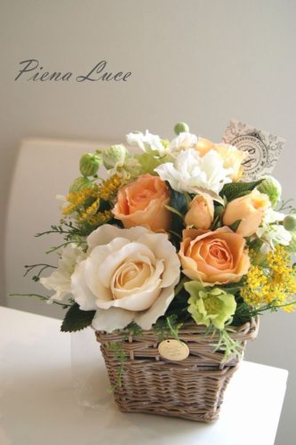 お誕生日のお祝いにお花アレンジメントを 千葉にあるフラワーアレンジメント専門店piena Luce ピエナルーチェ